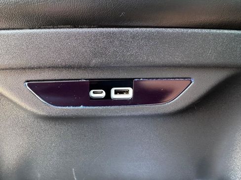 Used 2024 Chrysler Pacifica Limited FWD image 35