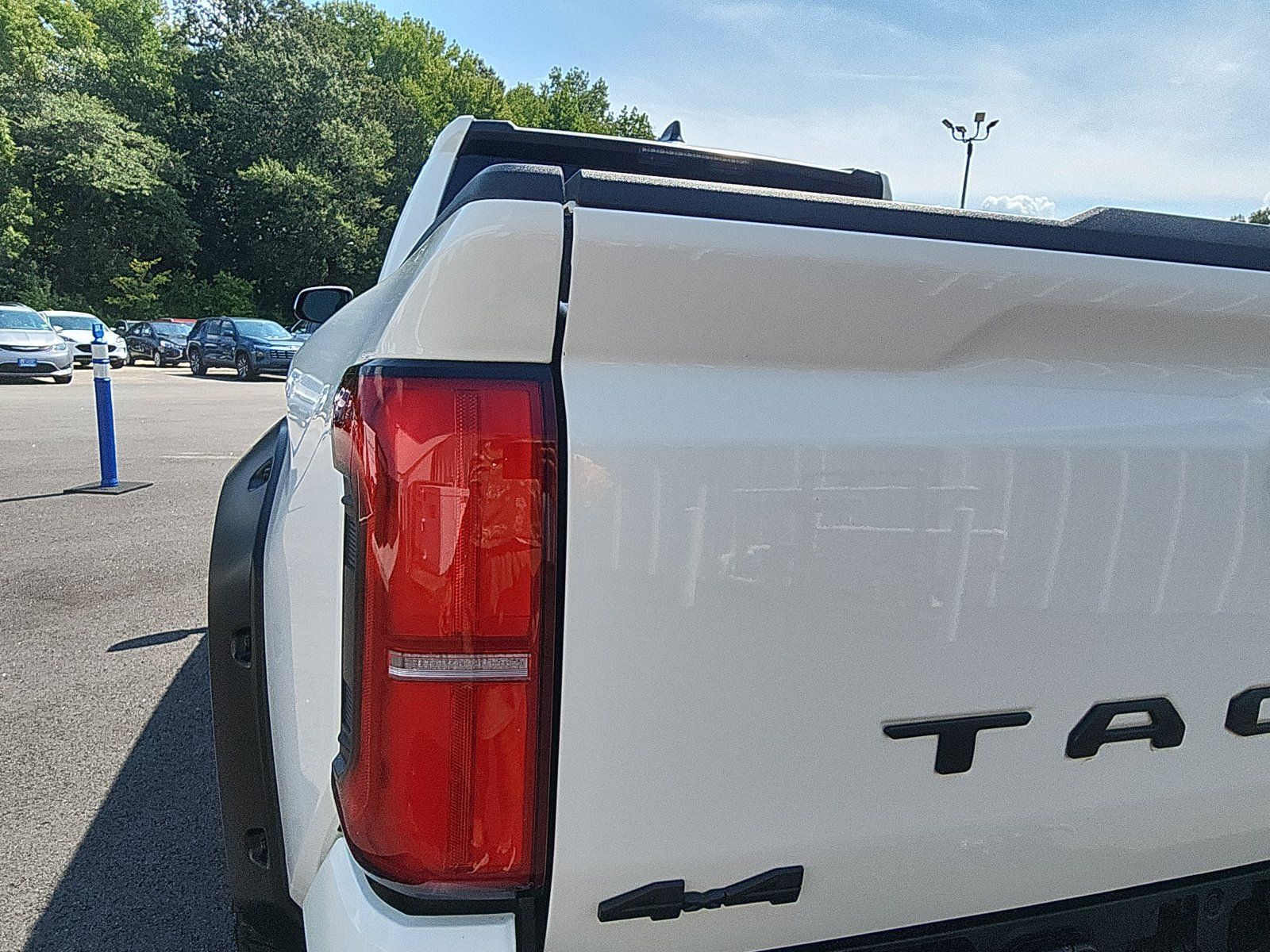Used 2024 Toyota Tacoma SR5 AWD/4WD image 13