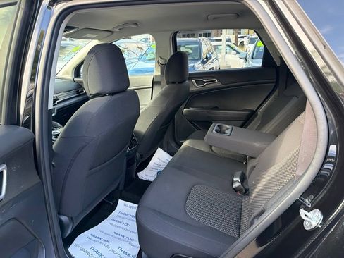 Used 2023 Kia Sportage LX FWD image 5