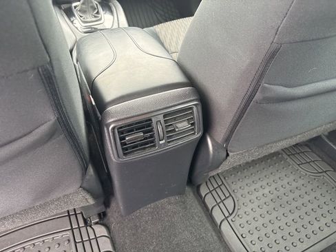 Used 2017 Nissan Rogue S image 20