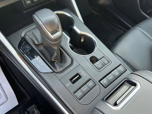 Used 2021 Toyota Highlander XLE image 36