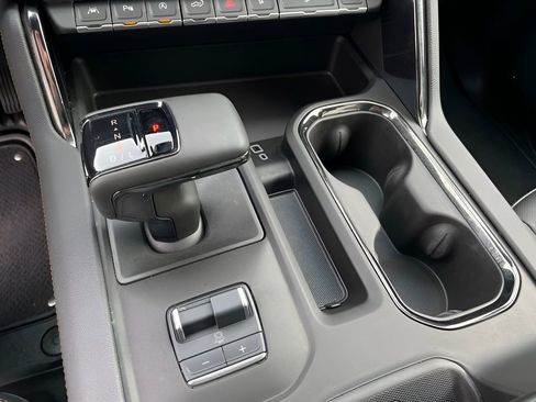 Used 2024 GMC Sierra 1500 AT4 w/ Technology Package image 29