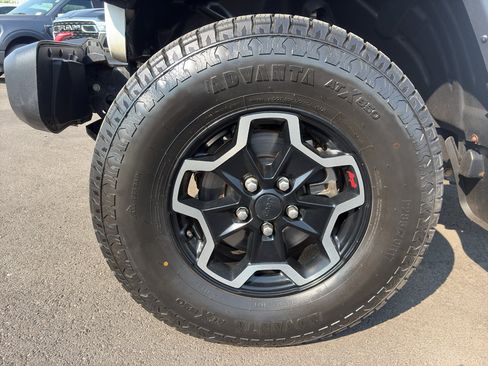 Used 2020 Jeep Gladiator Rubicon w/ Dual Top Group AWD/4WD image 10