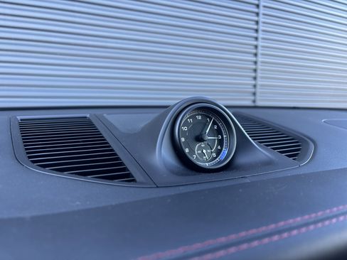 Certified 2022 Porsche Macan image 23