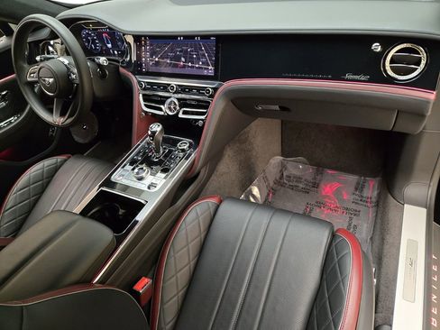 Used 2024 Bentley Flying Spur W12 image 4