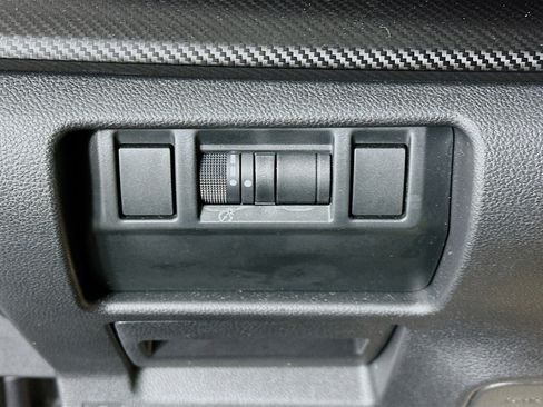 Used 2024 Subaru Crosstrek 2.0i Premium image 17