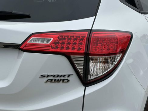 Used 2022 Honda HR-V Sport image 9