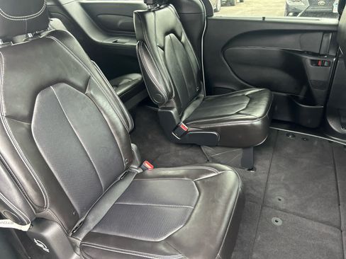Used 2026 Chrysler Voyager LX FWD image 25