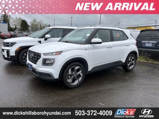 Used 2023 Hyundai Venue SEL video 1