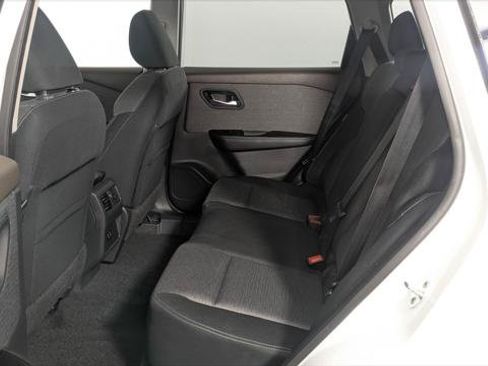 Used 2022 Nissan Rogue SV FWD image 17