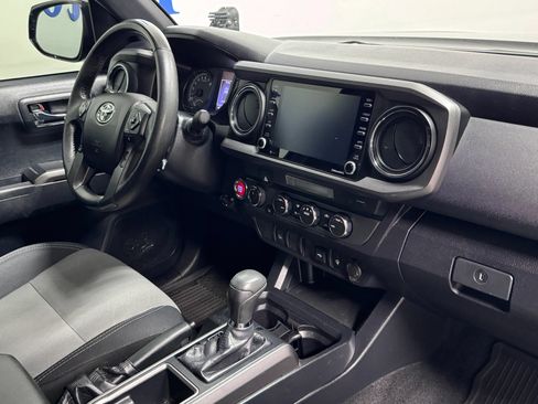 Used 2021 Toyota Tacoma TRD Off-Road AWD/4WD image 11