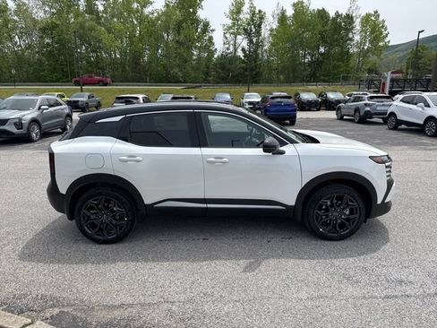 New 2026 Nissan Kicks SR AWD/4WD image 17