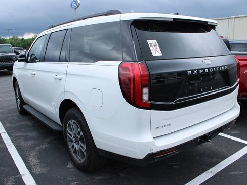 Used 2025 Ford Expedition Active AWD/4WD image 8