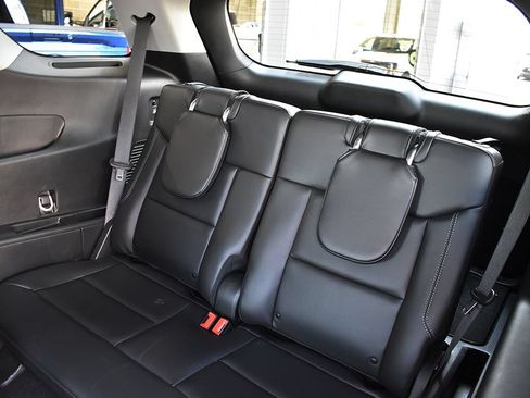 Used 2024 Ford Explorer XLT w/ Equipment Group 202A AWD/4WD image 7