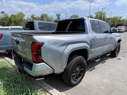 Used 2024 Toyota Tacoma TRD Sport AWD/4WD image 4