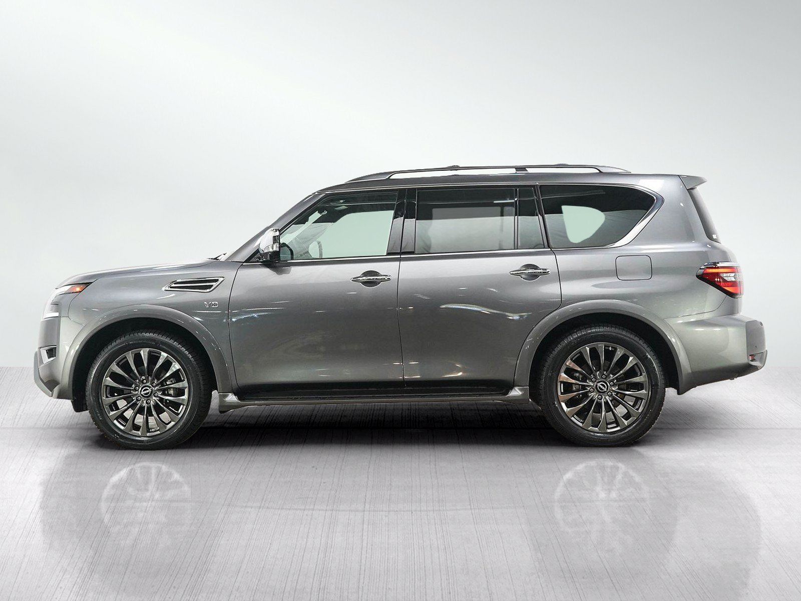 Used 2022 Nissan Armada Platinum w/ Captain's Chairs Package AWD/4WD image 2