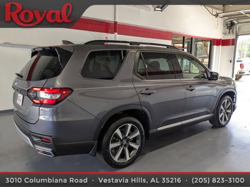 Used 2025 Honda Pilot Elite image 4