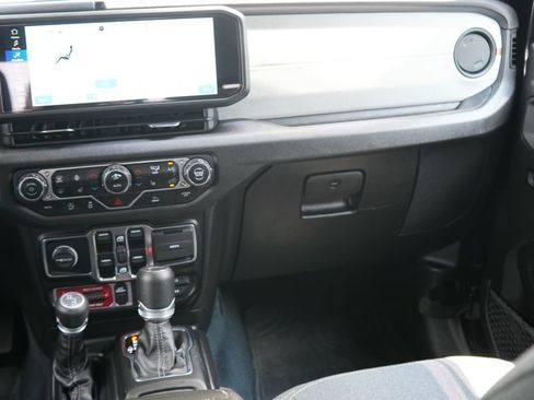 Used 2024 Jeep Gladiator Sport AWD/4WD image 27