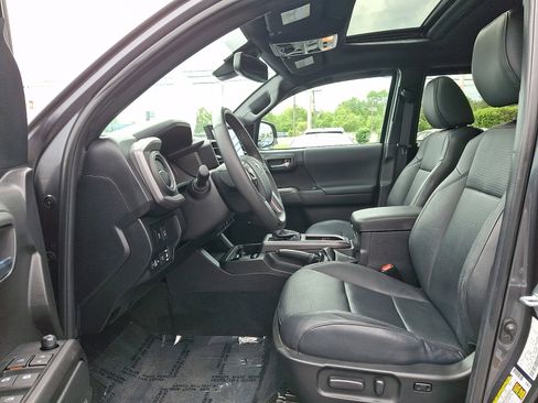 Used 2023 Toyota Tacoma TRD Off-Road w/ TRD Premium Off Road Package AWD/4WD image 13