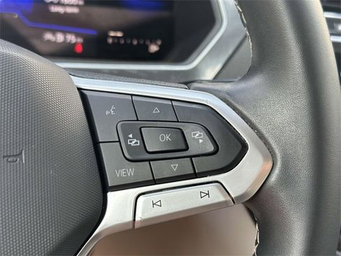 Certified 2022 Volkswagen Tiguan SE image 28