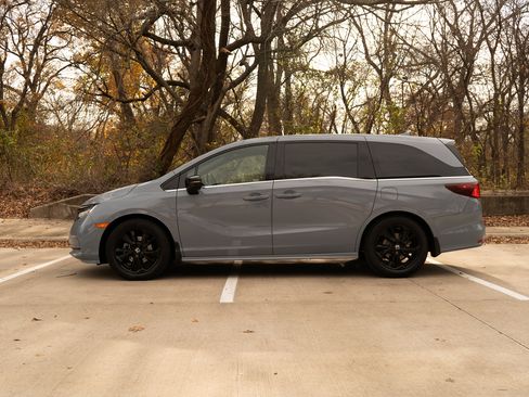 Certified 2023 Honda Odyssey Sport image 6