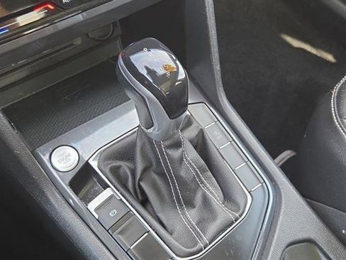 Used 2022 Volkswagen Tiguan SE image 27