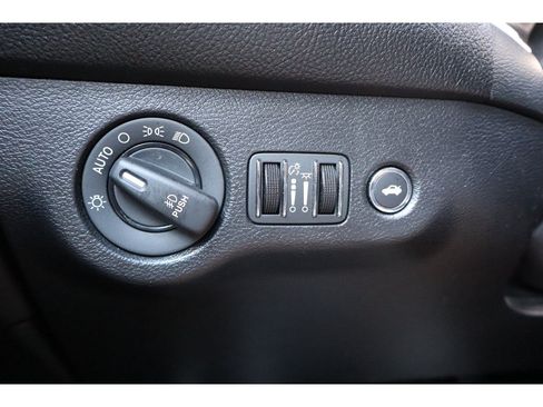 Used 2019 Dodge Challenger SXT w/ Driver Convenience Group RWD image 27