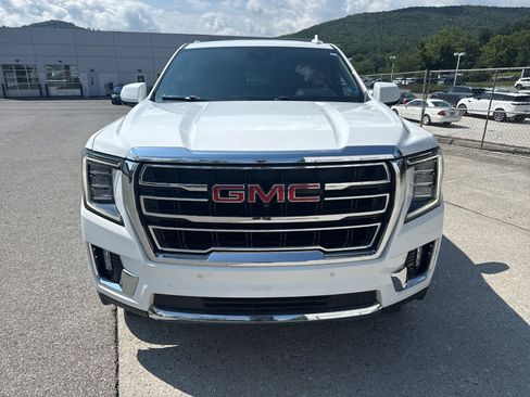 Used 2023 GMC Yukon XL SLT w/ SLT Premium Package AWD/4WD image 4