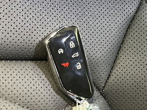 Used 2025 Volkswagen Atlas SE image 20