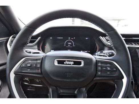 Used 2024 Jeep Grand Cherokee L Laredo image 17