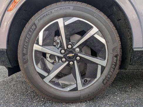 New 2025 Chevrolet Equinox EV LT image 10