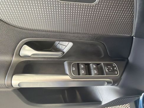 Used 2022 Mercedes-Benz GLB 250 4MATIC image 15