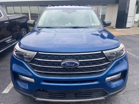 Used 2023 Ford Explorer XLT w/ Equipment Group 202A RWD image 3