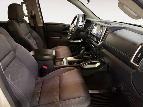 Used 2025 Nissan Frontier SV w/ SV Convenience Package image 19