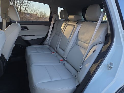 Used 2023 Nissan Rogue SL w/ SL Premium Package image 28