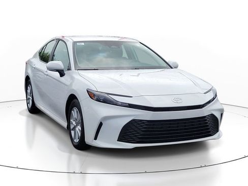 Used 2026 Toyota Camry LE w/ Convenience Package FWD image 2