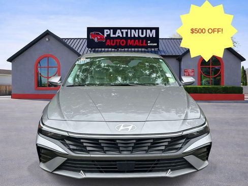 Used 2025 Hyundai Elantra Limited FWD image 7