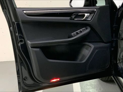 Used 2020 Porsche Macan image 21