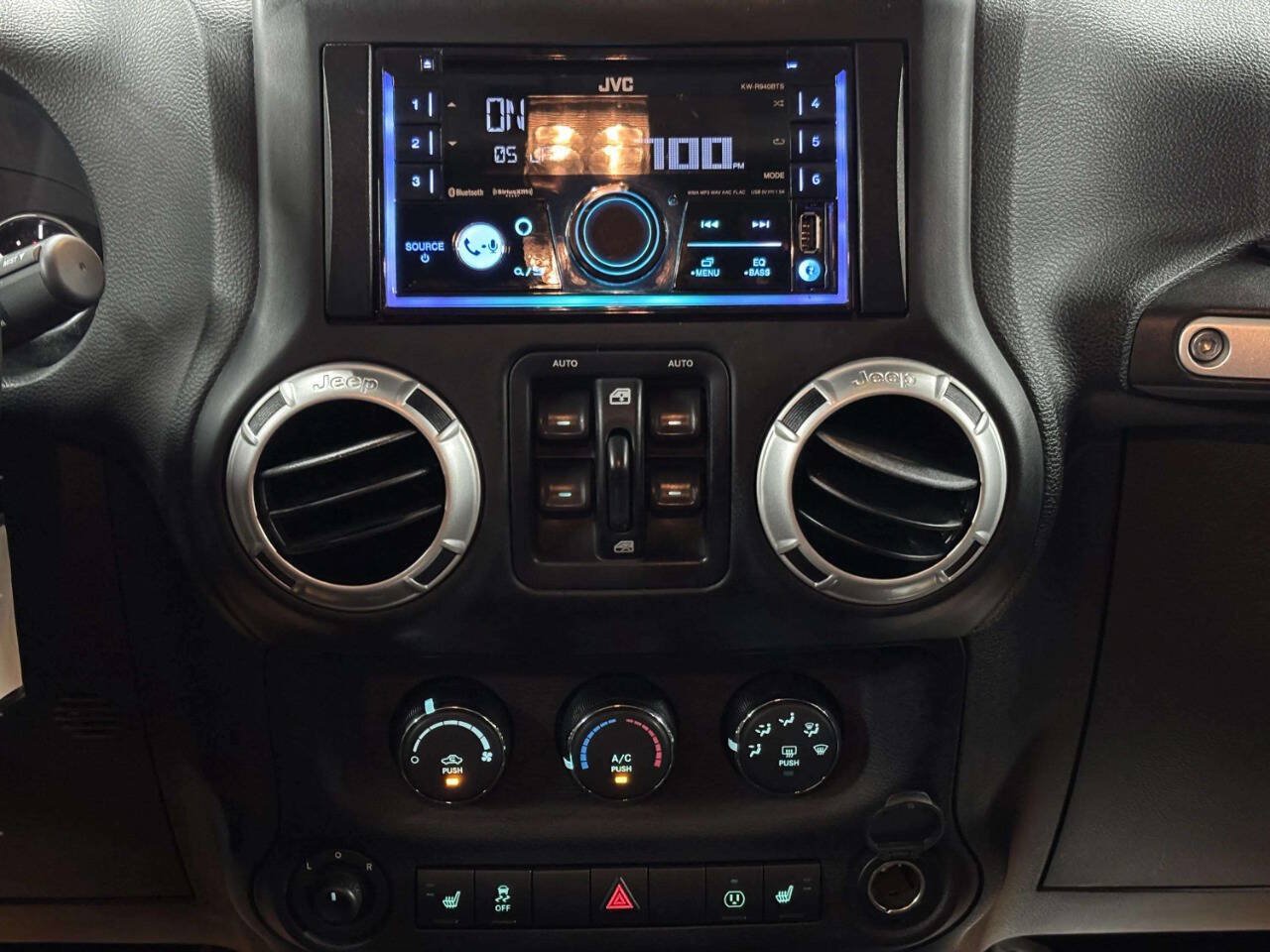 Used 2016 Jeep Wrangler Unlimited Sahara AWD/4WD image 24