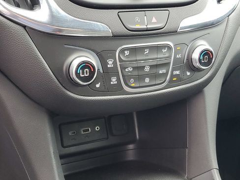 Used 2024 Chevrolet Equinox LT w/ LPO, Floor Liner Package FWD image 18