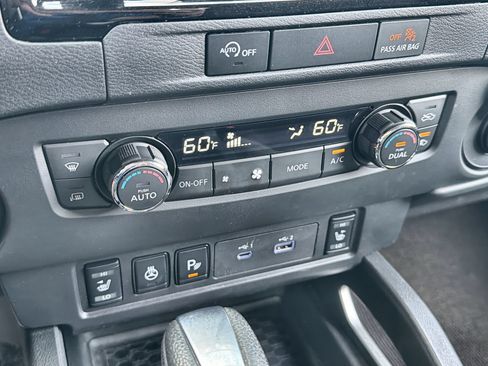 Used 2024 Nissan Frontier SV w/ SV Convenience Package RWD image 18