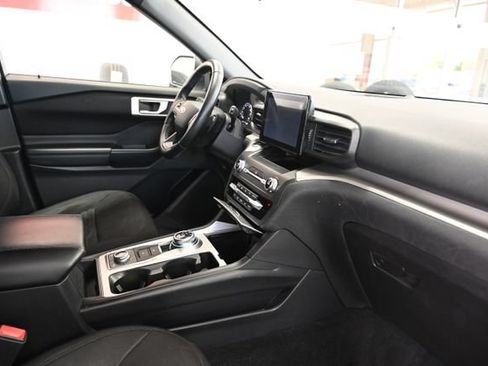 Used 2020 Ford Explorer XLT w/ Comfort Package AWD/4WD image 15