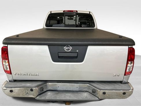 Used 2017 Nissan Frontier SV w/ SV Value Truck Package RWD image 4