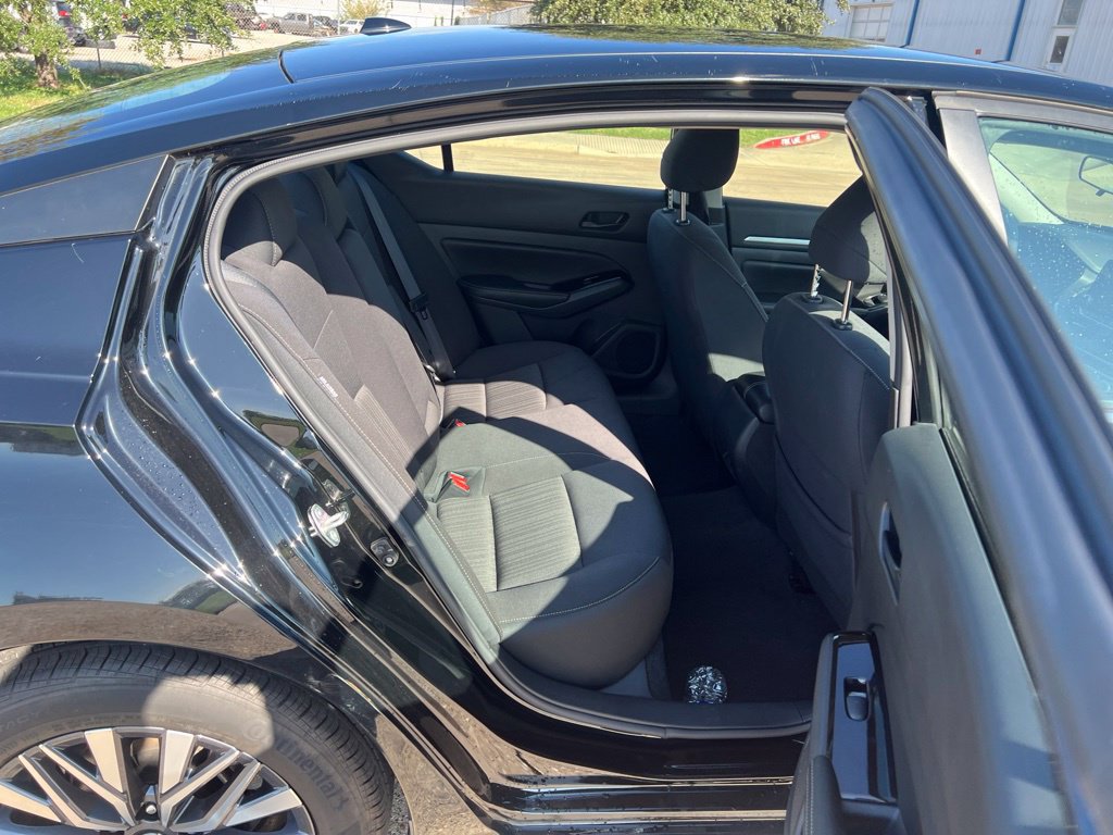 Used 2023 Nissan Altima 2.5 SV FWD image 18
