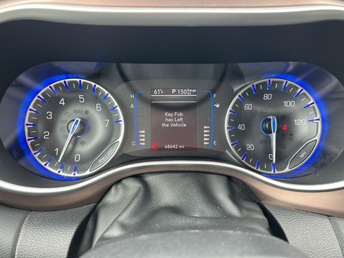 Used 2022 Chrysler Voyager LX FWD image 9