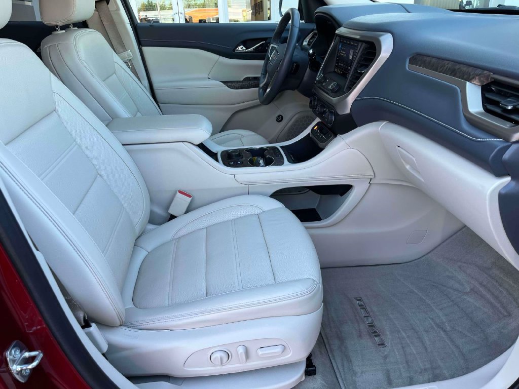 Certified 2020 GMC Acadia Denali w/ Technology Package FWD image 24