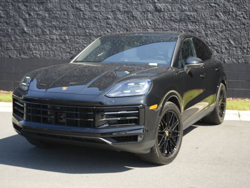 Certified 2024 Porsche Cayenne GTS AWD/4WD image 41
