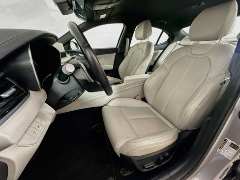 Used 2025 Genesis G70 2.5T RWD image 13