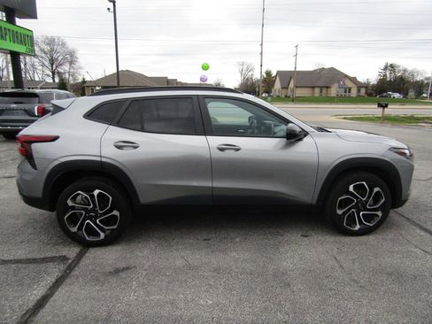 Used 2024 Chevrolet Trax RS w/ Driver Confidence Package image 8