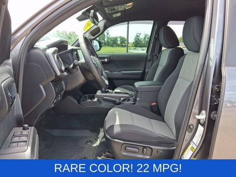 Used 2021 Toyota Tacoma TRD Off-Road w/ Technology Package AWD/4WD image 14